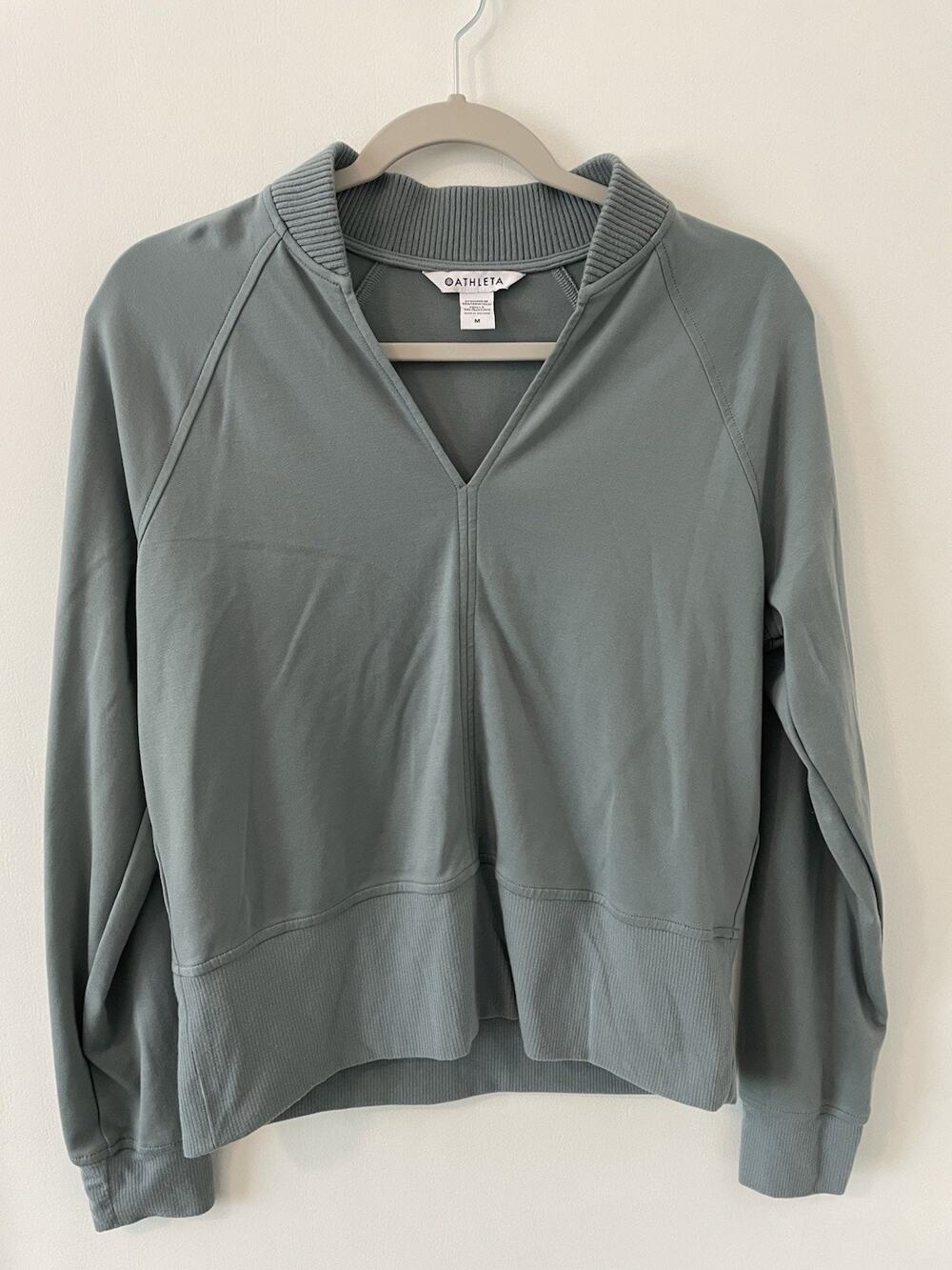 Athleta Eastbound Sweatshirt Green Knit Pullover V-Neck Ribbed Collar Medium